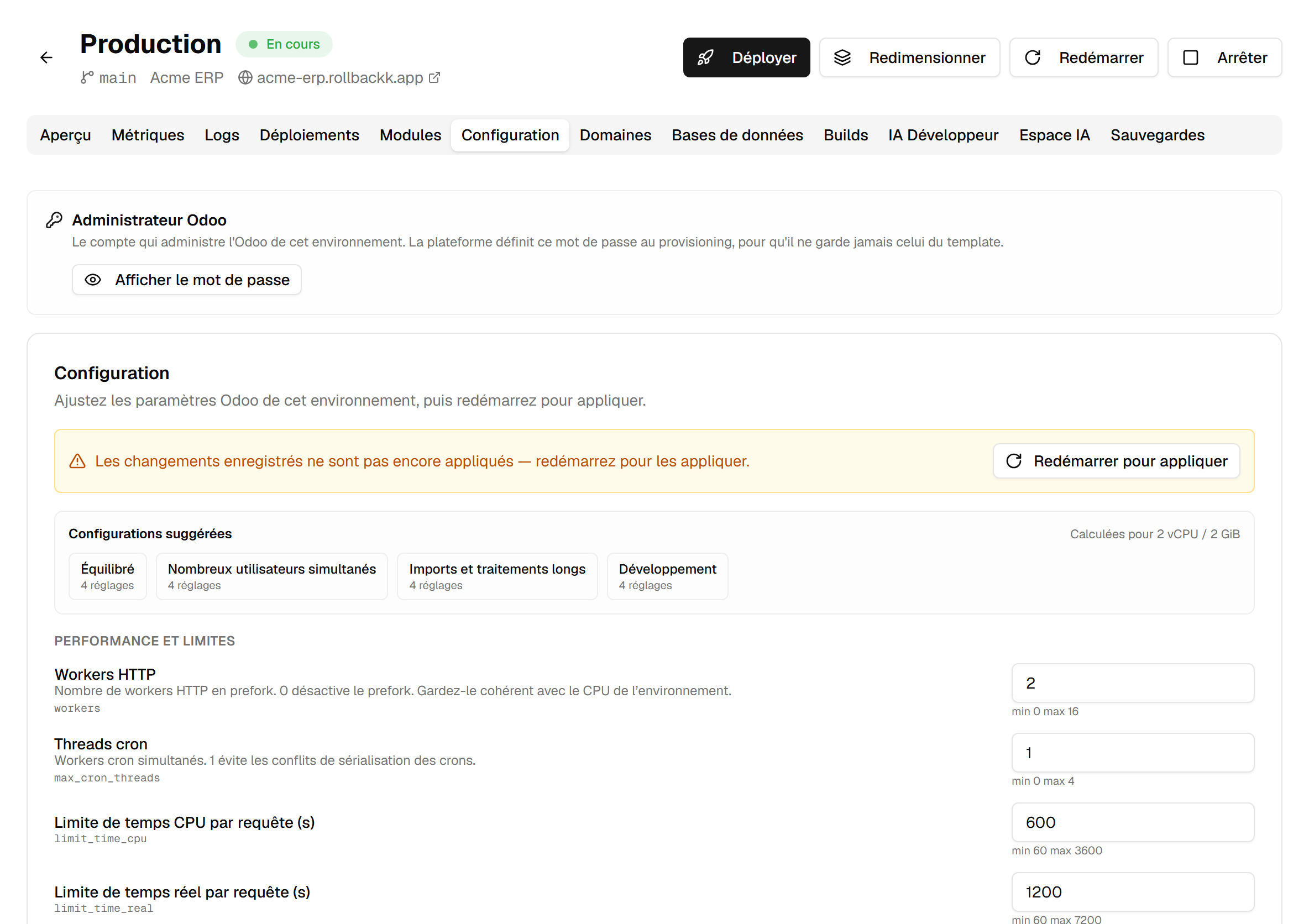L'onglet Configuration : la bannière de redémarrage, les configurations suggérées, et la section Performance et limites avec Workers HTTP et Threads cron, chacun affichant sa clé et ses bornes.